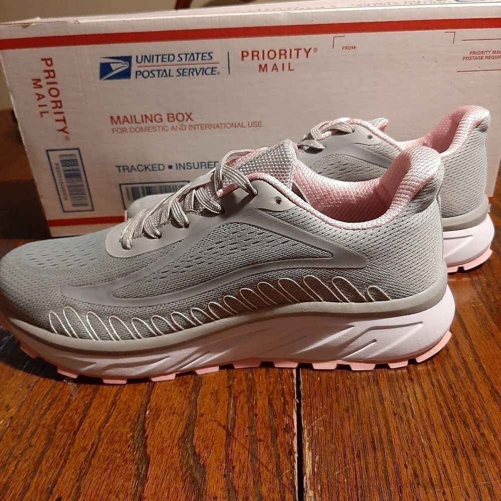 New Women's Euro Size 44 (Approx US Size 11.5) Xianv Running Shoes